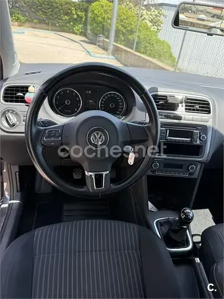 Usado VW Polo Advance 90 CV (66 kW) 2013 Gris / plata Utilitario