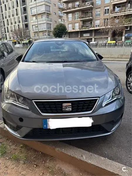 Usado Seat Leon Reference 110 CV (80 kW) 2017 Gris / plata Berlina