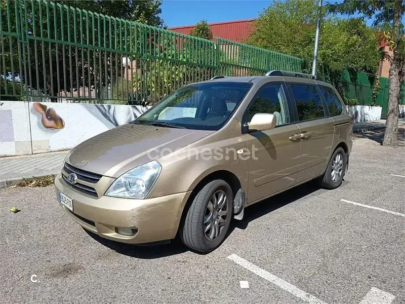 Usado Kia Carnival EX 185 CV (136 kW) 2006 Beige Monovolumen