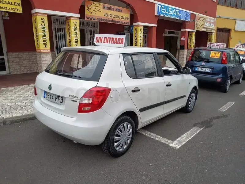Usado Skoda Fabia Ambition 85 CV (62 kW) 2012 Blanco Berlina