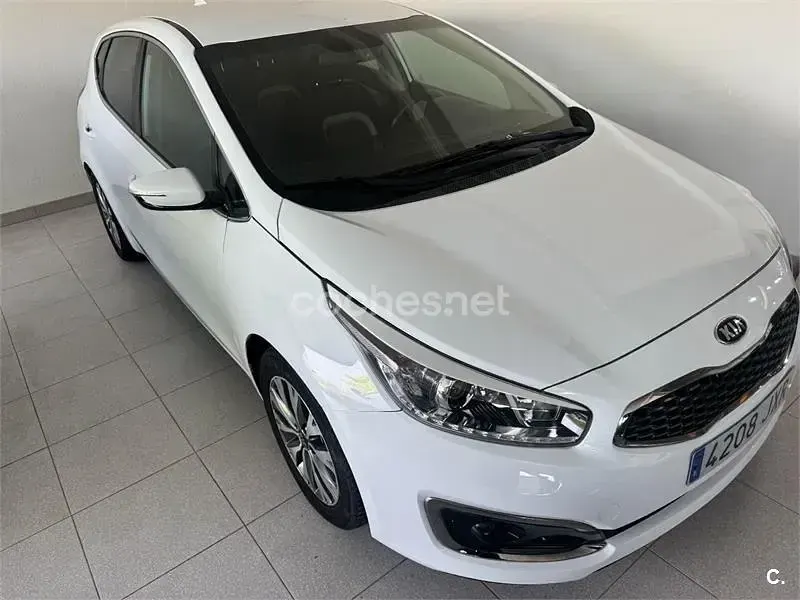 Usado Kia Ceed 100 CV (73 kW) 2017 Blanco Utilitario
