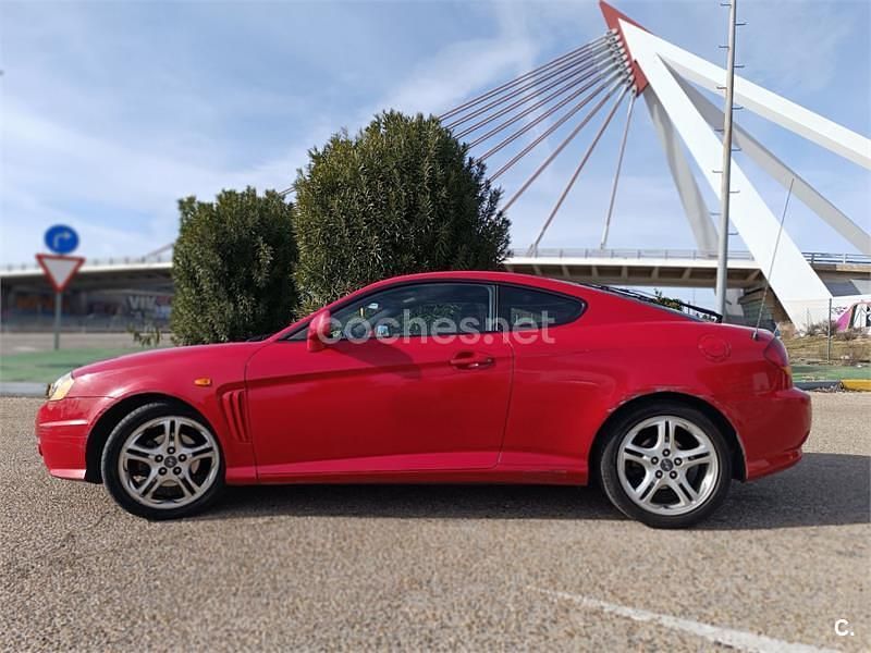 Usado Hyundai Coupé 138 CV (101 kW) 2003 Rojo Coupe