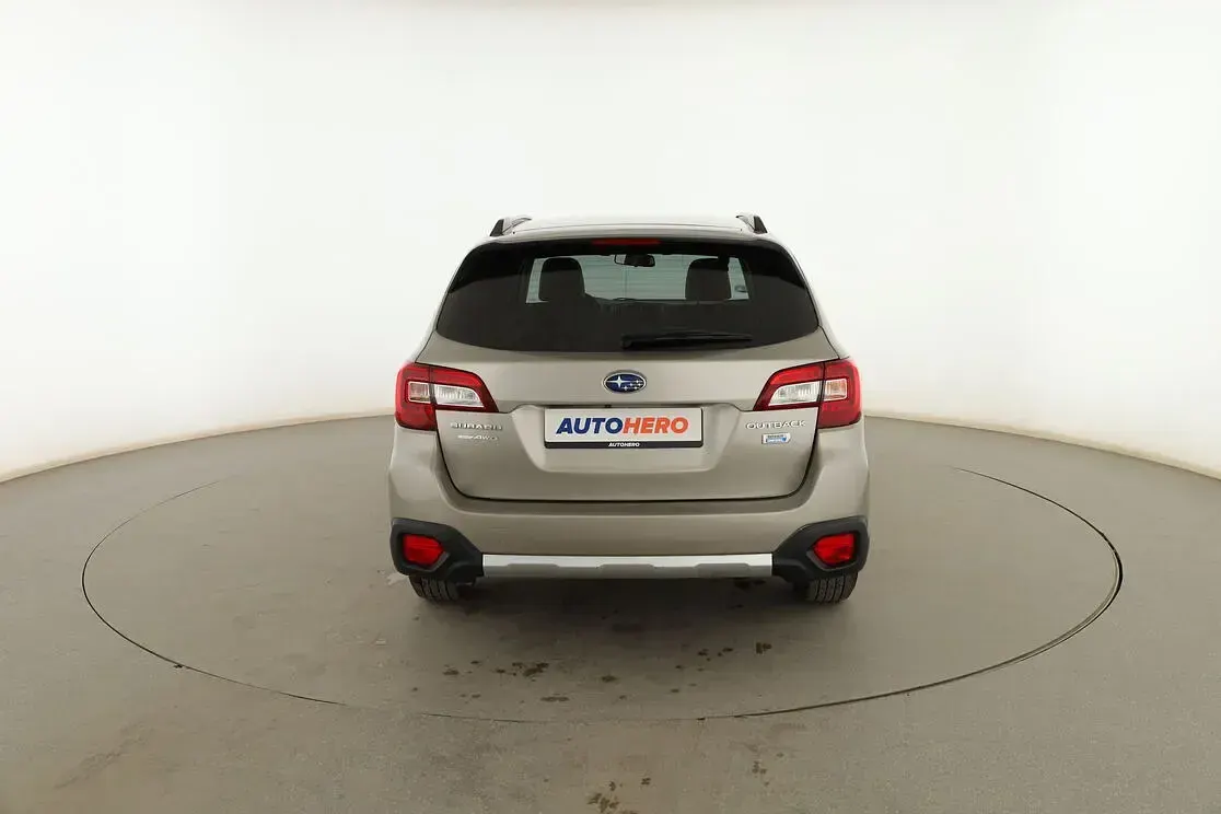 Usado Subaru Outback 150 CV (110 kW) 2017 Plata Familiar