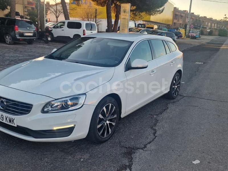 Usado Volvo V60 Momentum 150 CV (110 kW) 2018 Blanco Familiar