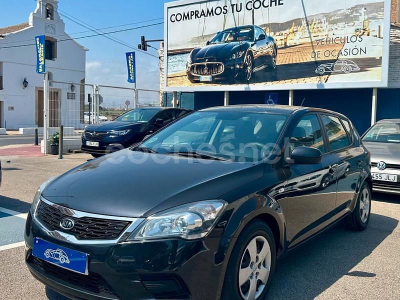 Negro Usado 2012 Kia Ceed Plus Berlina | 4490 € (Buen precio) - Imagen 1/4
