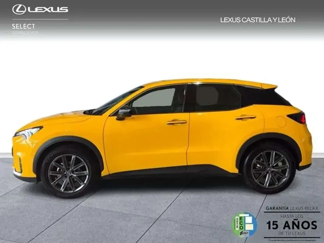 Usado Lexus LBX 136 CV (100 kW) 2025 Amarillo SUV