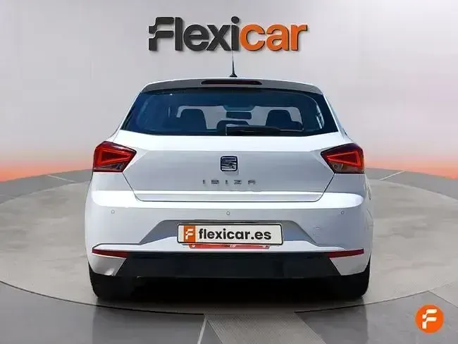 Usado Seat Ibiza Reference 95 CV (69 kW) 2017 Blanco Berlina
