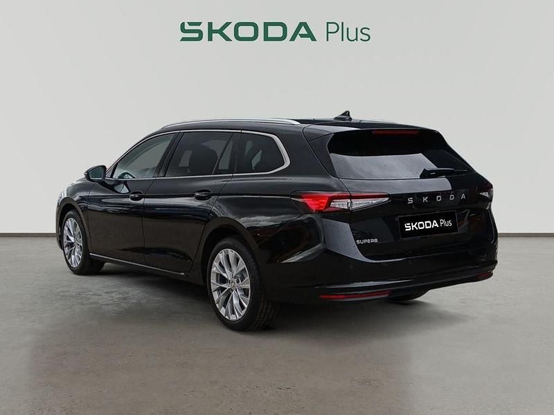 Usado Skoda Superb Selection 150 CV (110 kW) 2024 Familiar