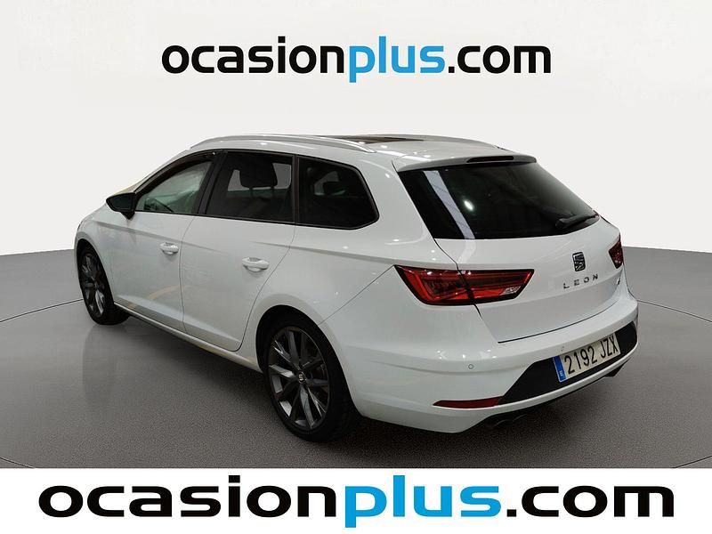 Begagnad Seat Leon FR 180 HK (132 kW) 2017 Vit Minibuss