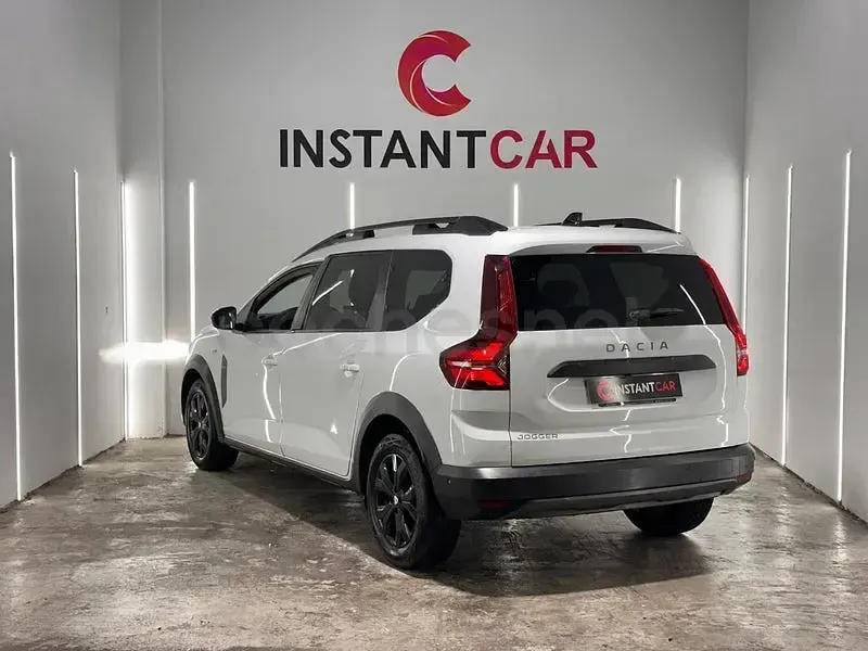 Usado Dacia Jogger Comfort 110 CV (80 kW) 2022 Blanco Monovolumen