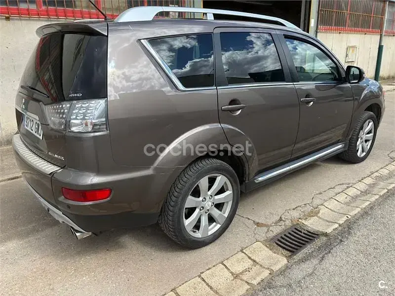 Usado Mitsubishi Outlander 156 CV (114 kW) 2010 Beige SUV