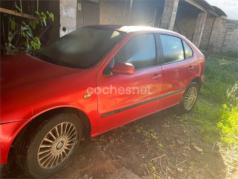 Usado Seat Leon 110 CV (80 kW) 2002 Rojo Utilitario