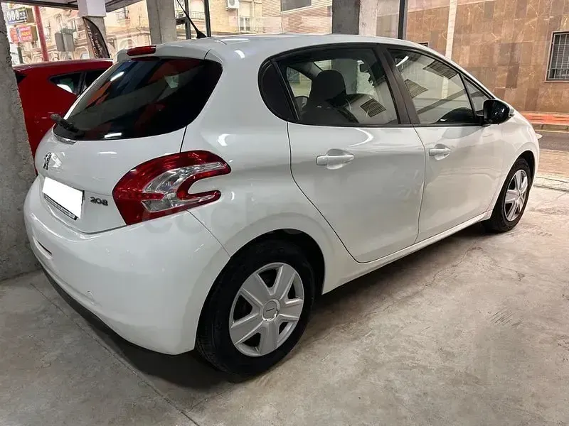 Usado Peugeot 208 Active 68 CV (50 kW) 2013 Blanco Utilitario
