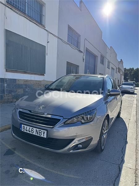 Usado Peugeot 308 SW GT-line 130 CV (95 kW) 2015 Gris / plata Familiar