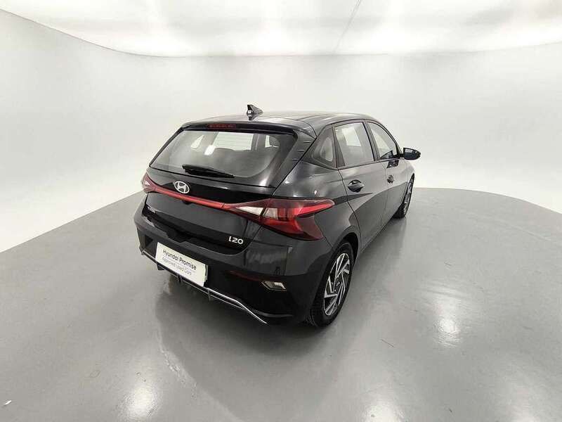 Usado Hyundai i20 100 CV (73 kW) 2024 Gris / plata Berlina