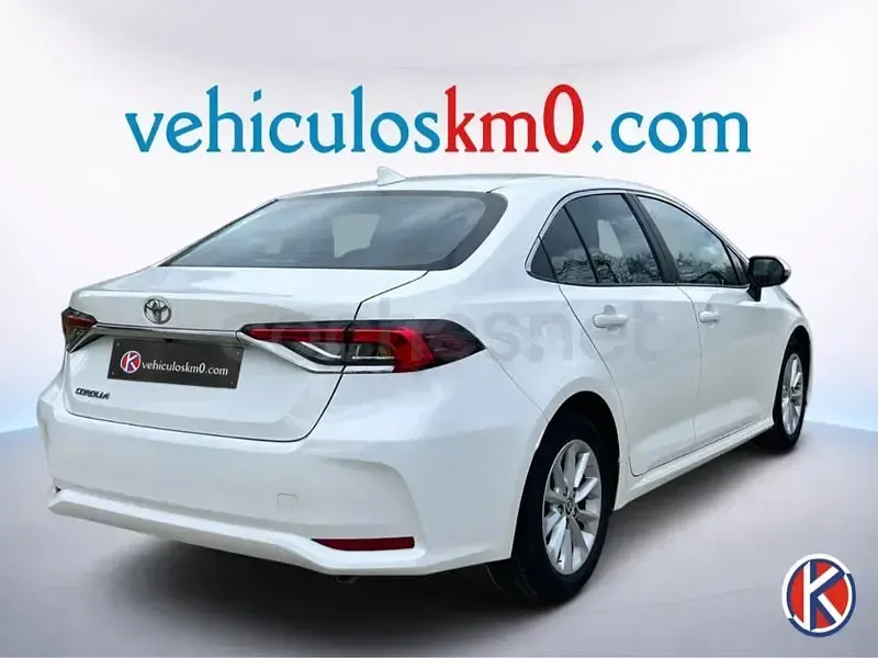 Usado Toyota Corolla Eco 140 CV (102 kW) 2023 Blanco Berlina