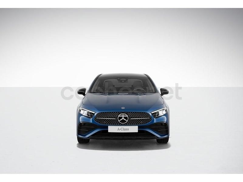 Usado Mercedes A200 AMG line 150 CV (110 kW) 2025 Spektral blue  metallic paint Berlina