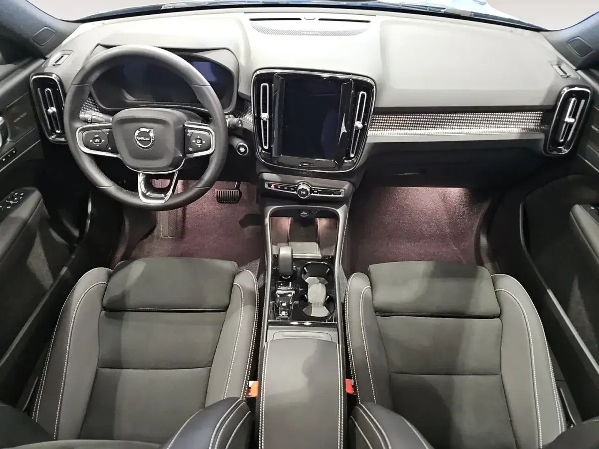 Usado Volvo XC40 Plus 197 CV (144 kW) 2024 Azul SUV