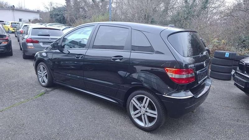 Usado Mercedes B180 109 CV (80 kW) 2011 Negro Monovolumen