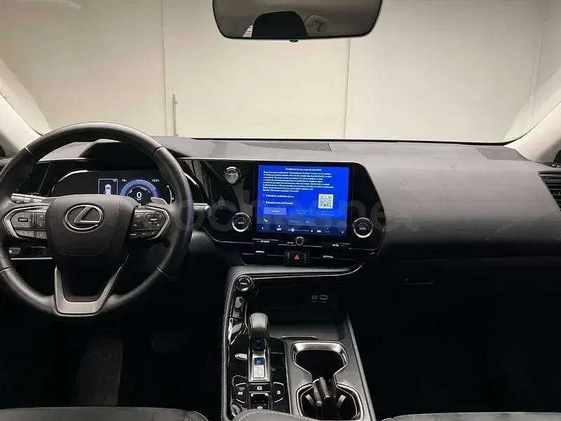 Usado Lexus NX350h Business Edition 242 CV (177 kW) 2022 Gris / plata SUV