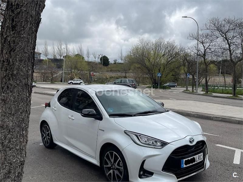 Usado Toyota Yaris Hybrid Style 116 CV (85 kW) 2021 Blanco Berlina