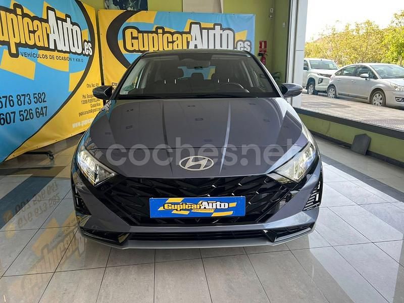 Usado Hyundai i20 100 CV (73 kW) 2024 Gris / plata Berlina