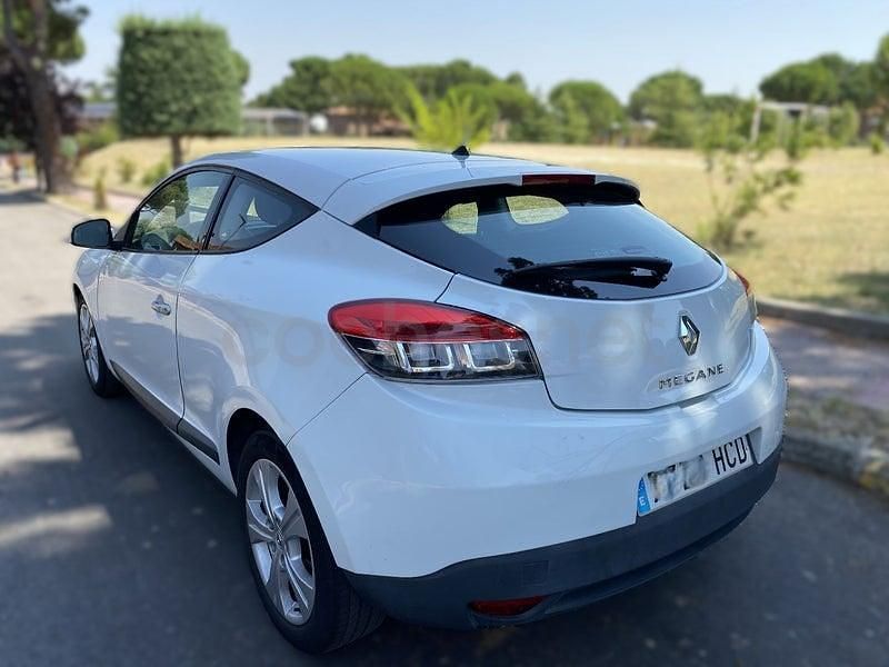 Usado Renault Mégane Dynamique 130 CV (95 kW) 2011 Blanco Berlina
