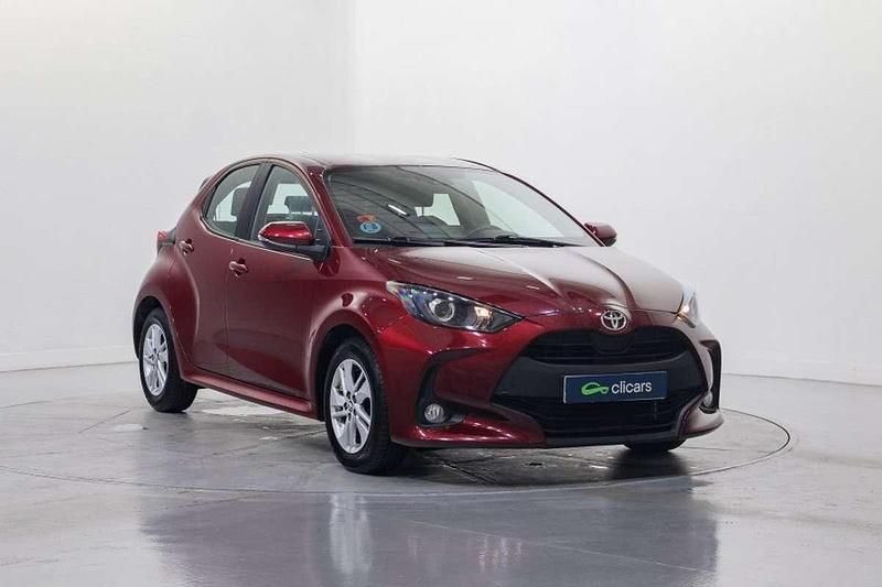 Usado Toyota Yaris Edition 125 CV (91 kW) 2021 Rojo Utilitario