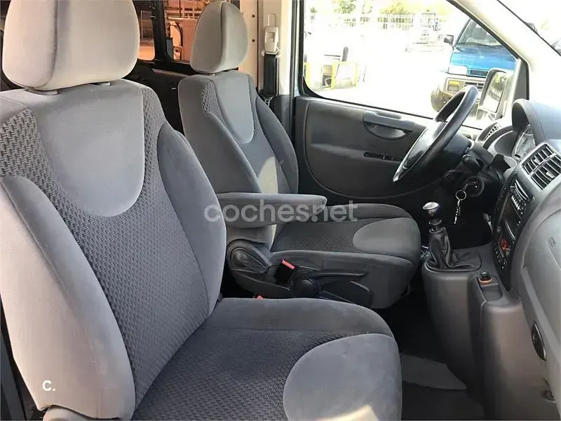 Usado Peugeot Partner Tepee Style 120 CV (88 kW) 2015 Gris / plata Monovolumen