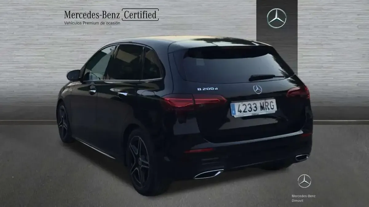 Usado Mercedes B200 150 CV (110 kW) 2024 Negro Utilitario