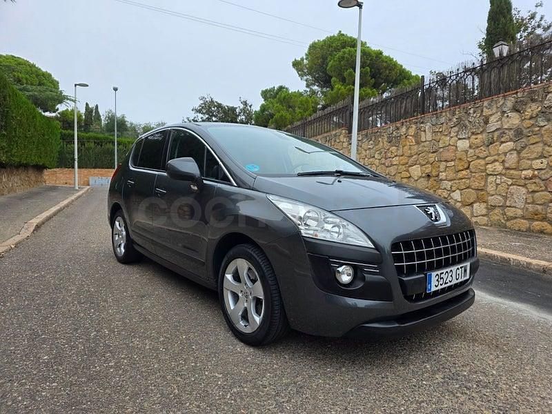 Usado Peugeot 3008 Premium 156 CV (114 kW) 2010 Gris / plata Familiar