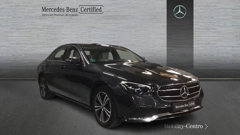 Usado Mercedes E300 Avantgarde 258 CV (189 kW) 2022 Gris selenita Berlina