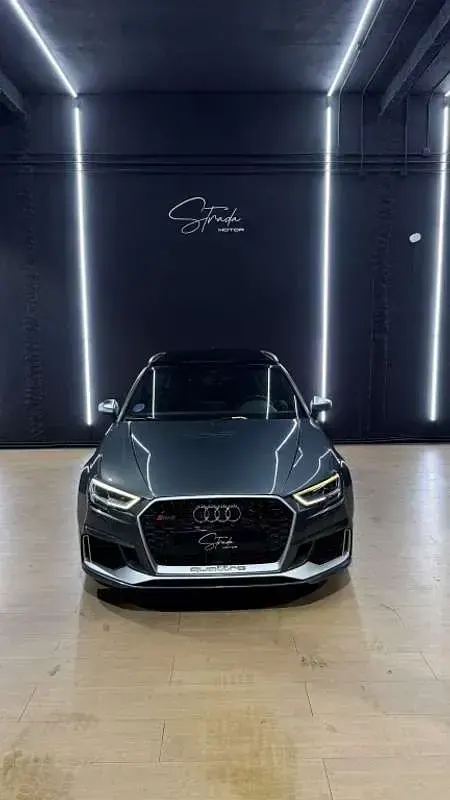 Usado Audi RS3 Sportback 400 CV (294 kW) 2020 Gris Utilitario