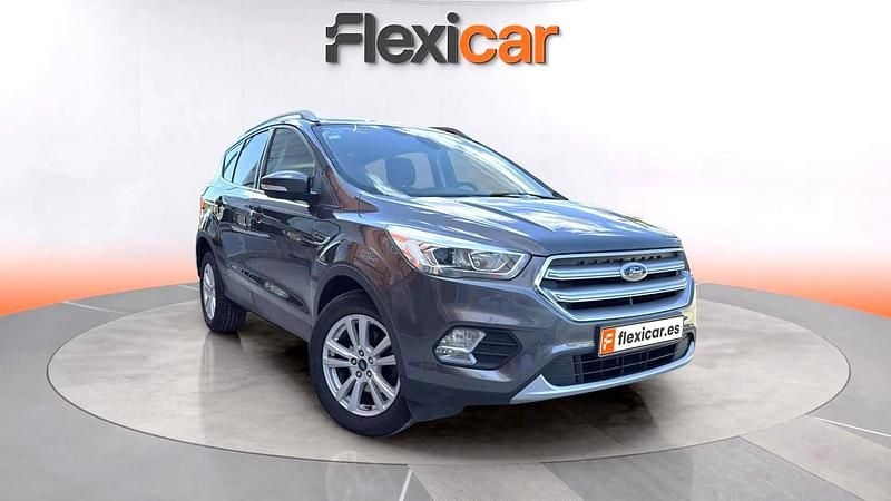 Usado Ford Kuga Trend+ 150 CV (110 kW) 2018 Gris SUV