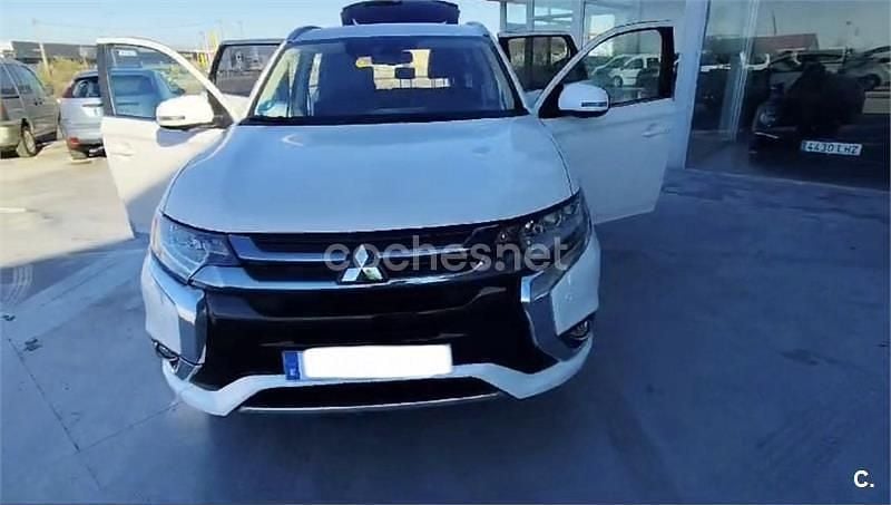 Usado Mitsubishi Outlander P-HEV 203 CV (149 kW) 2018 Blanco SUV