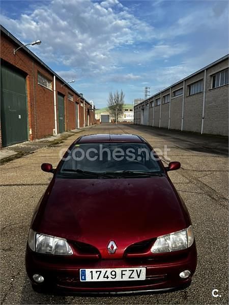 Usado Renault Mégane Coupé 150 CV (110 kW) 1996 Granate Coupe