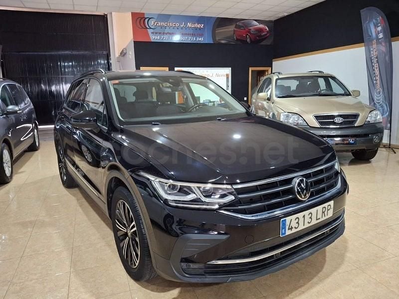 Usado VW Tiguan Life 150 CV (110 kW) 2021 Negro SUV