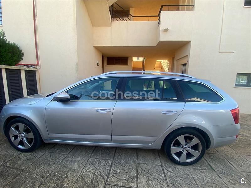 Gris / plata Usado 2015 Skoda Octavia Ambition Familiar | 7000 € - Imagen 1/4
