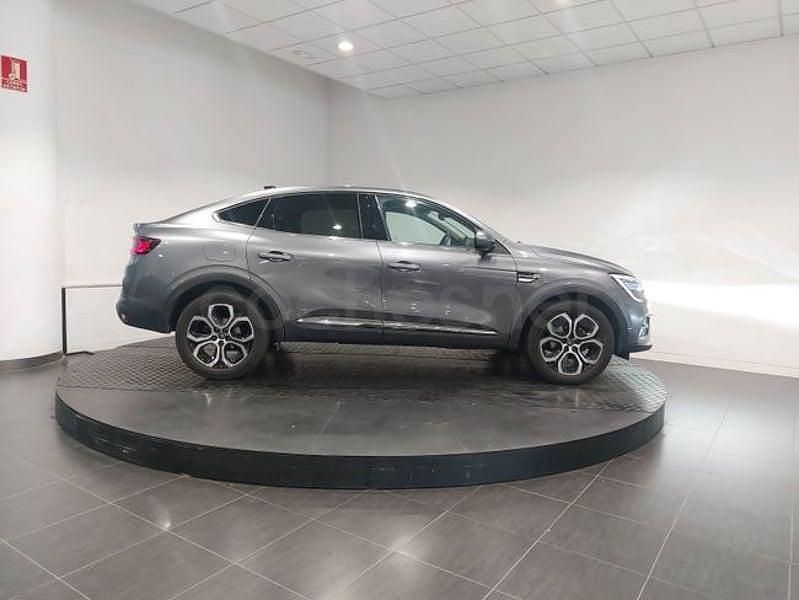 Usado Renault Arkana Zen 140 CV (102 kW) 2022 Gris / plata SUV