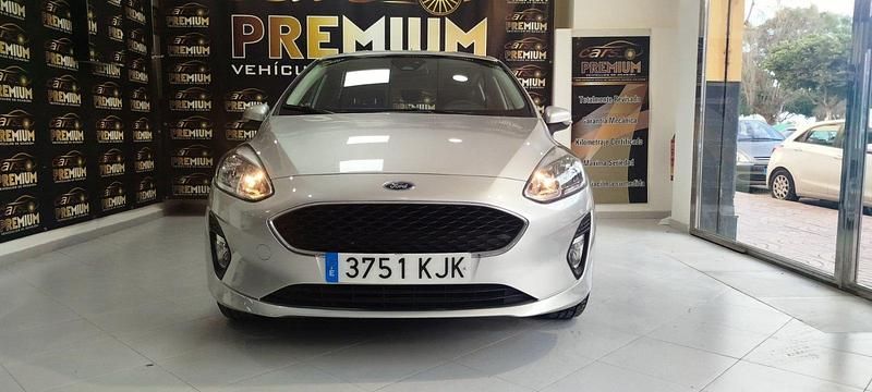 Usado Ford Fiesta Trend 85 CV (62 kW) 2018 Gris Utilitario