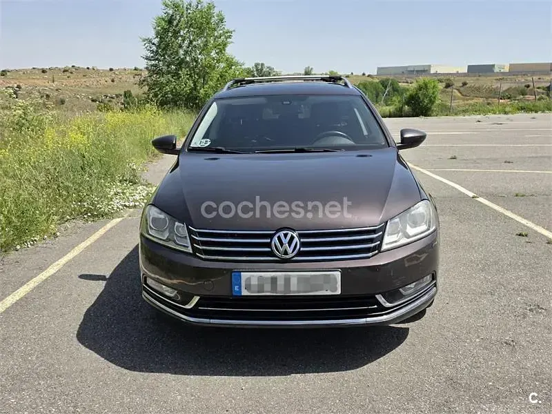 Usado VW Passat Highline 170 CV (125 kW) 2011 Marrón Familiar