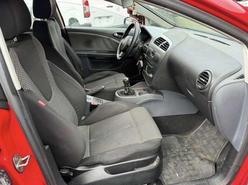Usado Seat Leon Sport 125 CV (91 kW) 2008 Rojo Utilitario