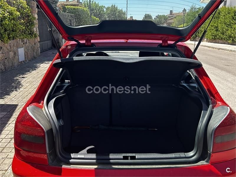 Rojo Usado 1997 Audi A3 Ambiente Berlina | 2500 € (Precio justo) - Imagen 1/4
