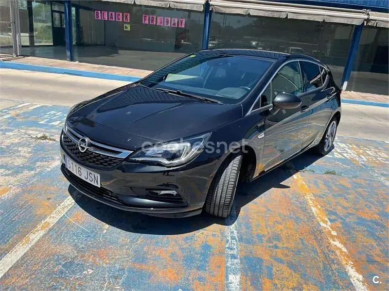Usado Opel Astra Dynamic 110 CV (80 kW) 2016 Negro Berlina
