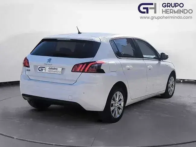 Usado Peugeot 308 Style 100 CV (73 kW) 2020 Blanco Berlina