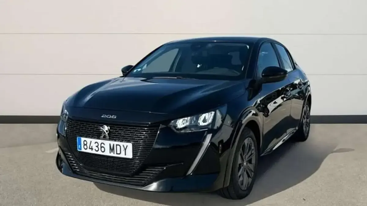 Usado Peugeot 208 Active 100 kW (136 CV) 2023 Negro Utilitario