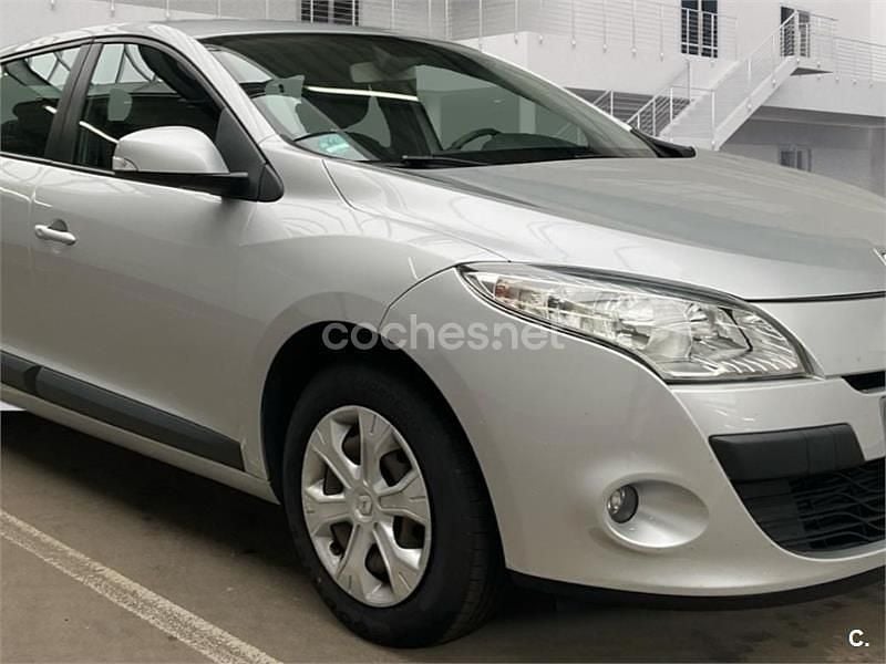 Gris / plata Usado 2012 Renault Mégane III Bose Edition Berlina | 5700 € - Imagen 1/4
