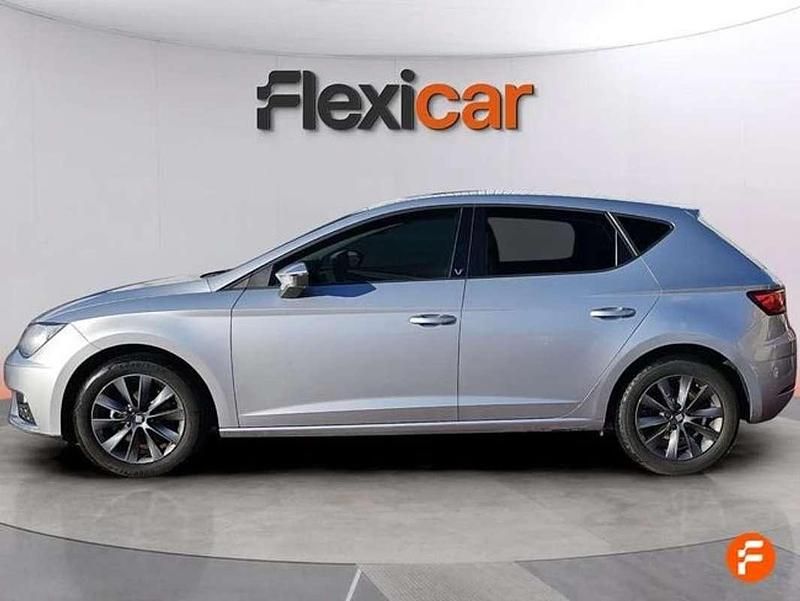 Usado Seat Leon ST Style 131 CV (96 kW) 2020 Gris Familiar
