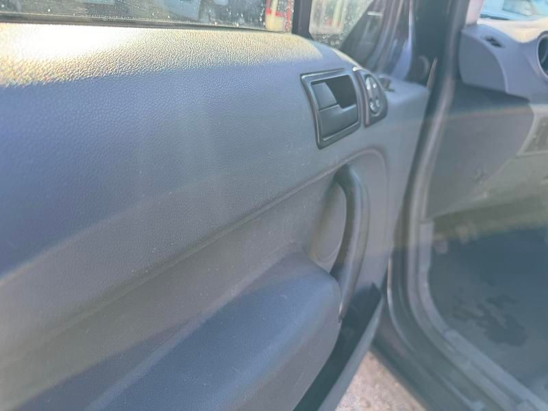 Usado Ford Tourneo Connect Trend 110 CV (80 kW) 2010 Negro Monovolumen