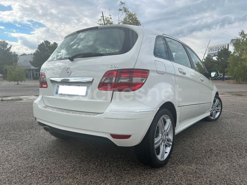 Usado Mercedes B180 109 CV (80 kW) 2012 Blanco Utilitario